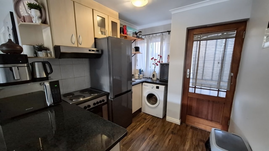 To Let 2 Bedroom Property for Rent in Table View Western Cape